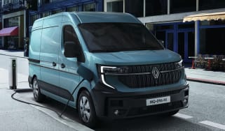 Renault Master E-Tech - front