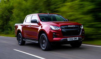 Isuzu D-Max - front tracking