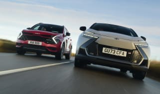 Kia Sportage and Toyota C-HR - front tracking